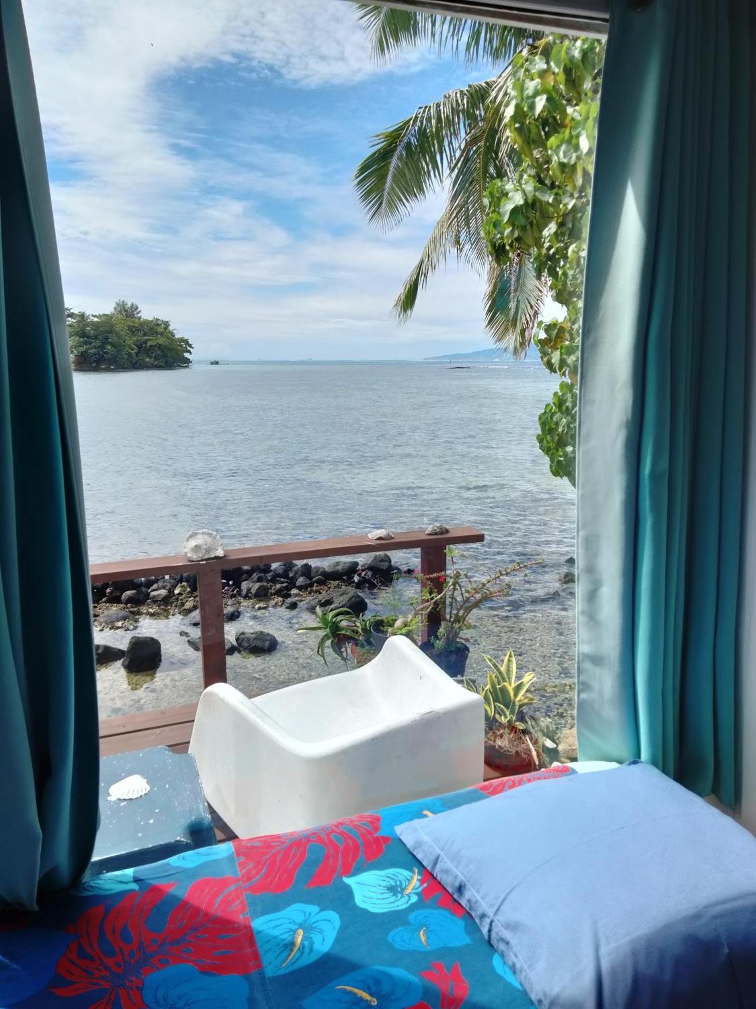 Bungalow Vue Lagon 180 Degre, La Maison Bleue Moorea Exteriör bild
